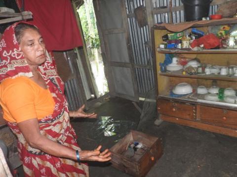 লালমোহনে প্রতিপক্ষের হামলায় ক্ষতিগ্রস্ত আসবাবপত্র